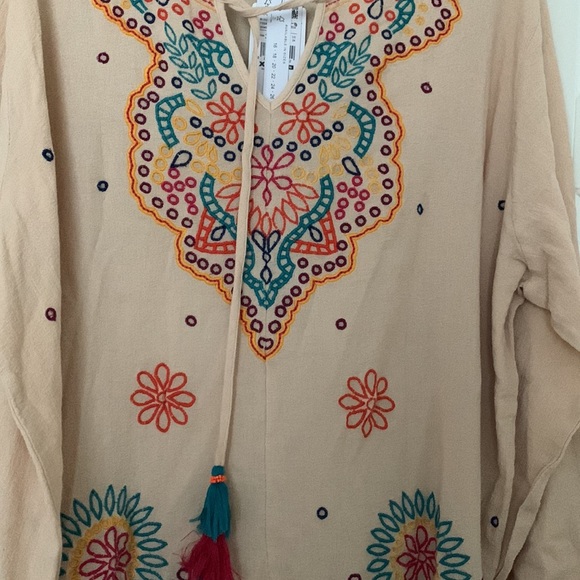 Spring/Summer Embroidered Top - Picture 4 of 4